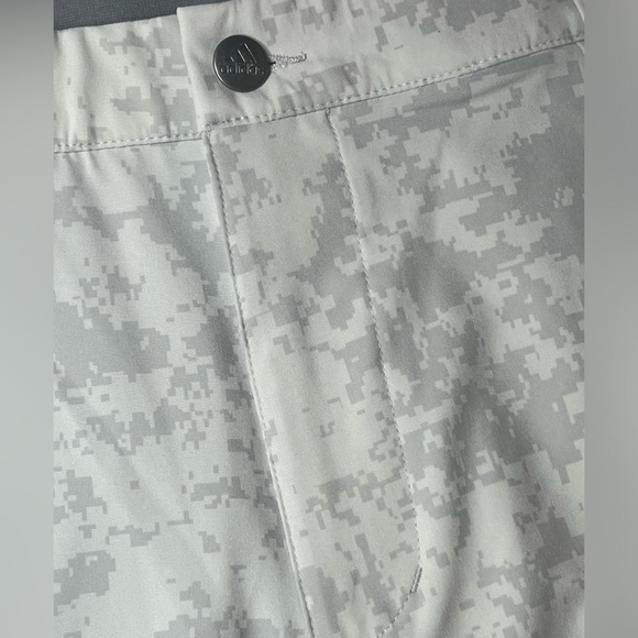 NWT Adidas 42W Ultimate 365 Camo Stretch Band PRIMEGREEN 8.5” Inseam Shorts - Picture 7 of 13